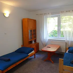  Apartament Tanie Pokoj Nr 2 1-3 Osobowy Z Lazienka Na Korytarzu
